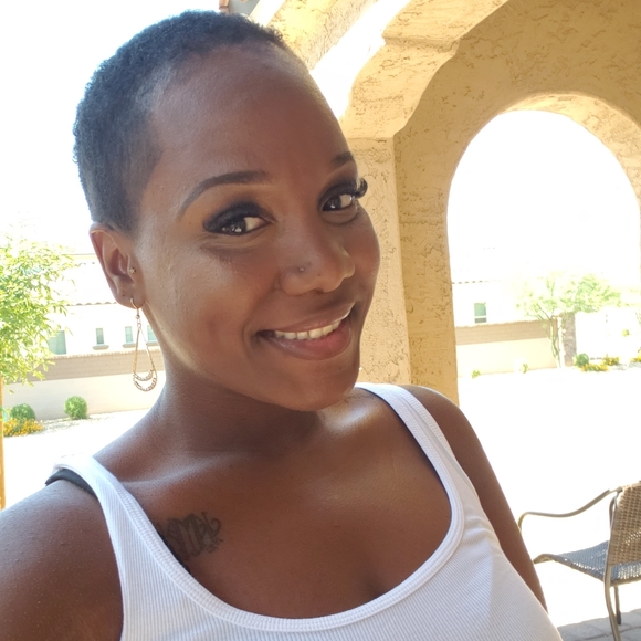 Meet your Posher, Anya - Picture 1 of 2